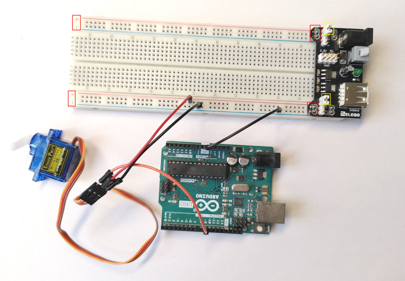 steckbrett-mit-power-supply-und-servo-Markierung